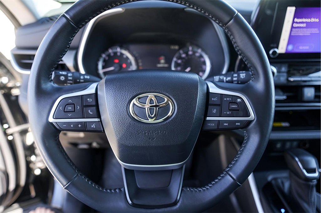 Used 2023 Toyota Highlander XLE image 15