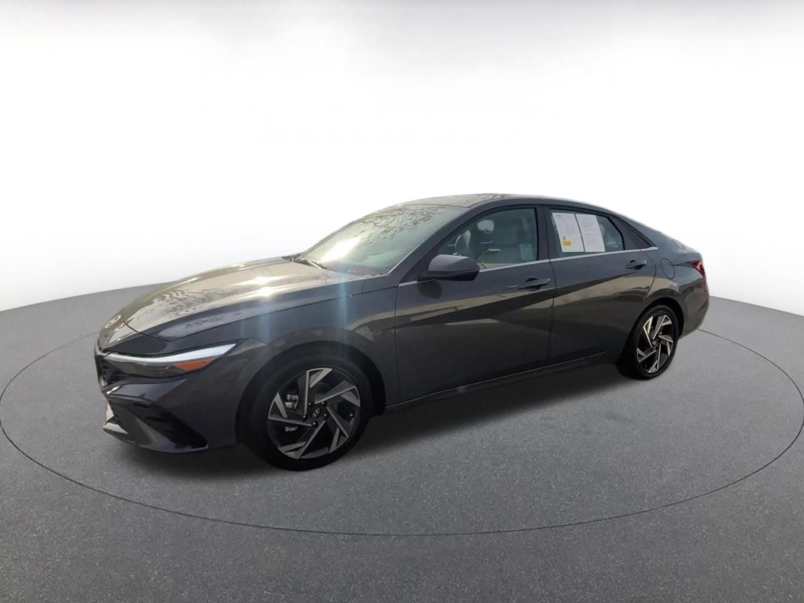 Used 2025 Hyundai Elantra Limited image 8