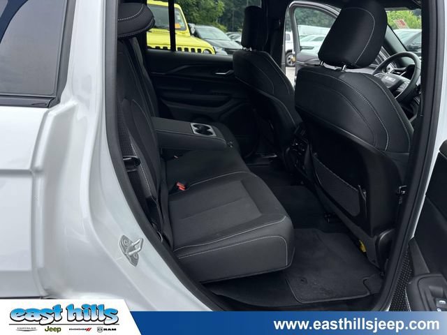 Certified 2025 Jeep Grand Cherokee Laredo X w/ Luxury Tech Group I AWD/4WD image 24