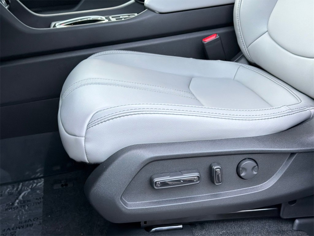 New 2025 Honda Pilot Touring image 16