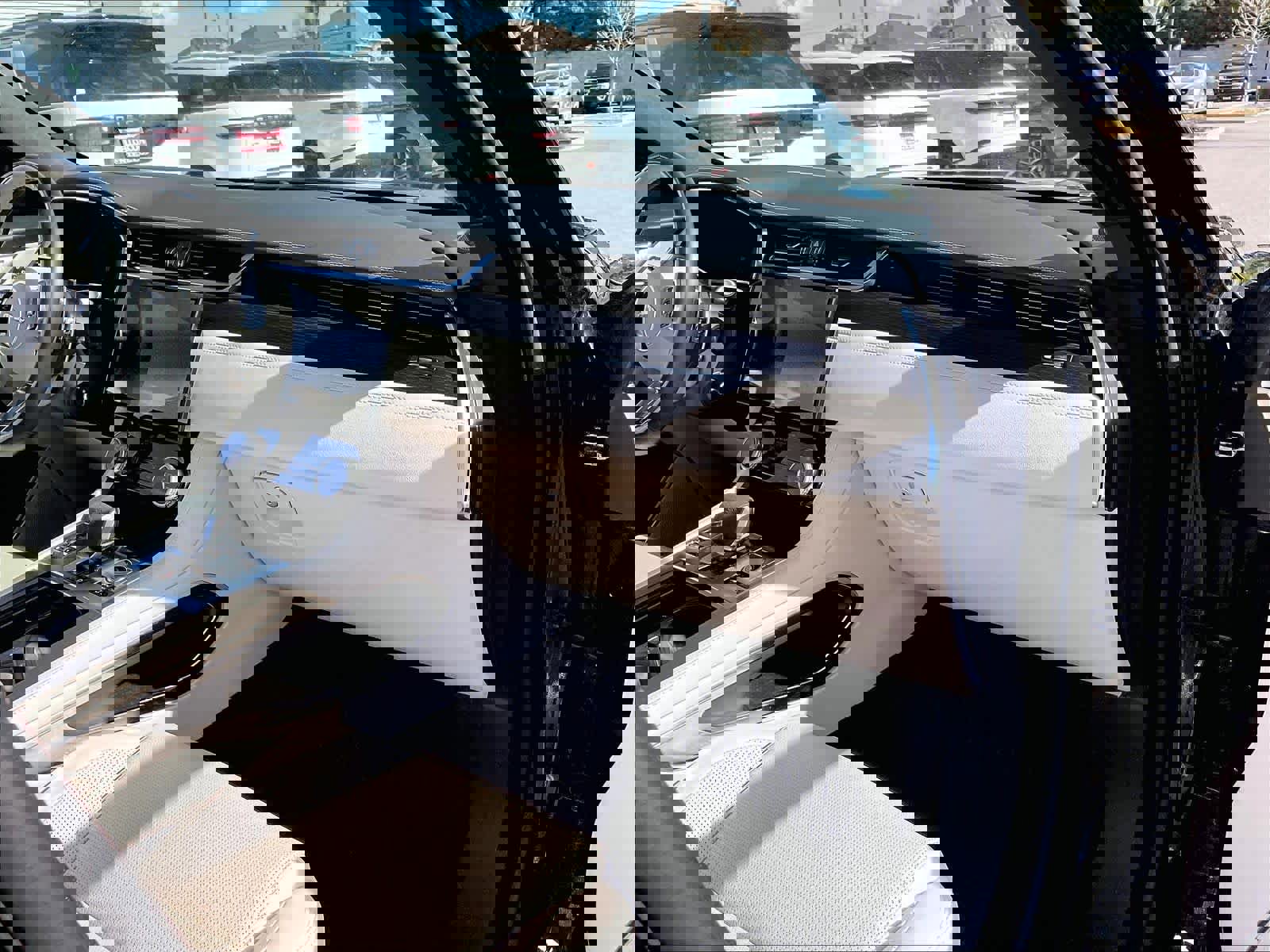 Used 2025 Jaguar F-PACE R-Dynamic S image 18