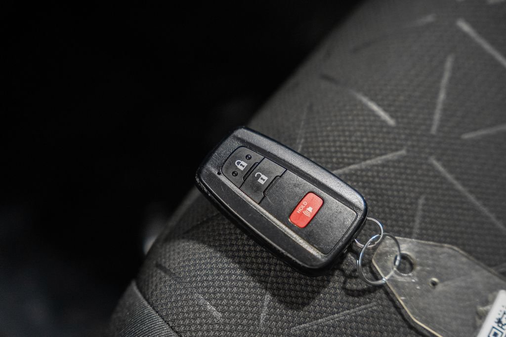 Used 2025 Toyota RAV4 XLE AWD/4WD image 41