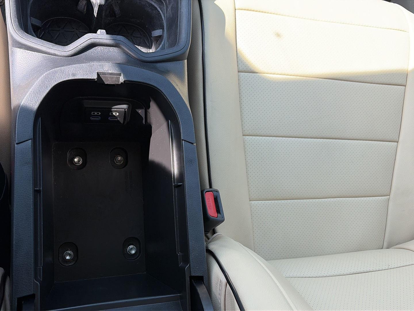 Used 2022 Toyota RAV4 LE FWD image 18