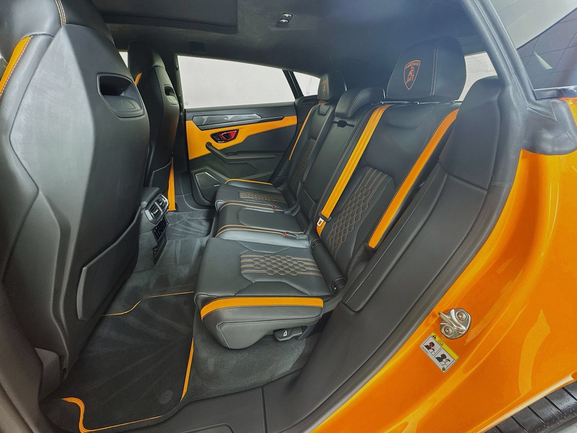 Used 2025 Lamborghini Urus SE AWD/4WD image 24
