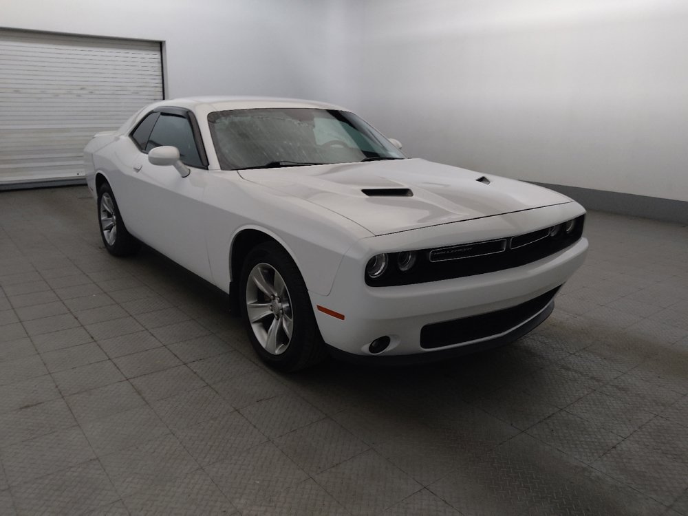 Used 2021 Dodge Challenger SXT w/ Driver Convenience Group RWD image 13