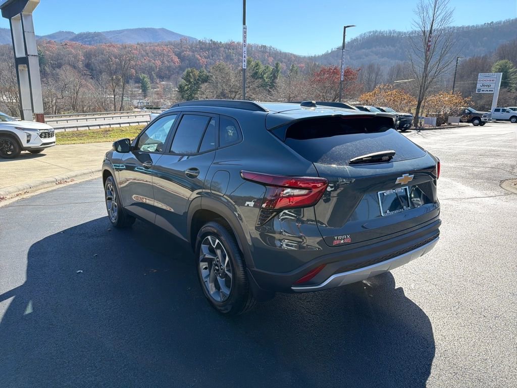 New 2025 Chevrolet Trax LT w/ Driver Confidence Package image 5