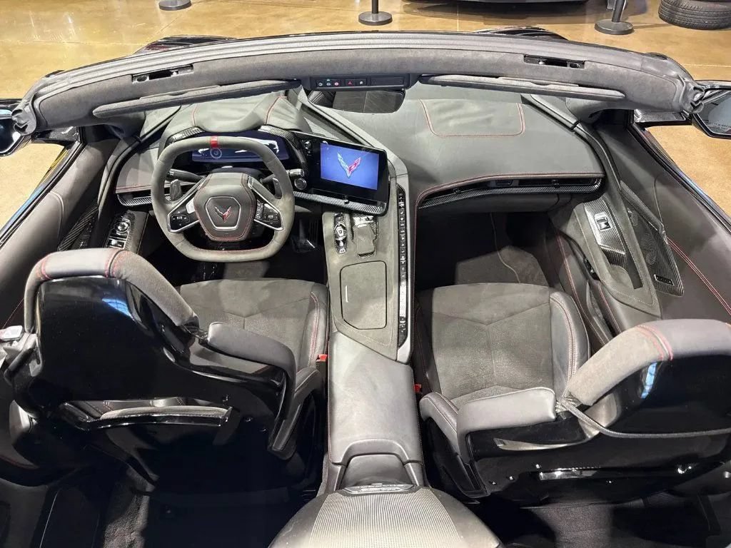 Used 2022 Chevrolet Corvette Stingray Premium Conv w/ Z51 Performance Package RWD image 20