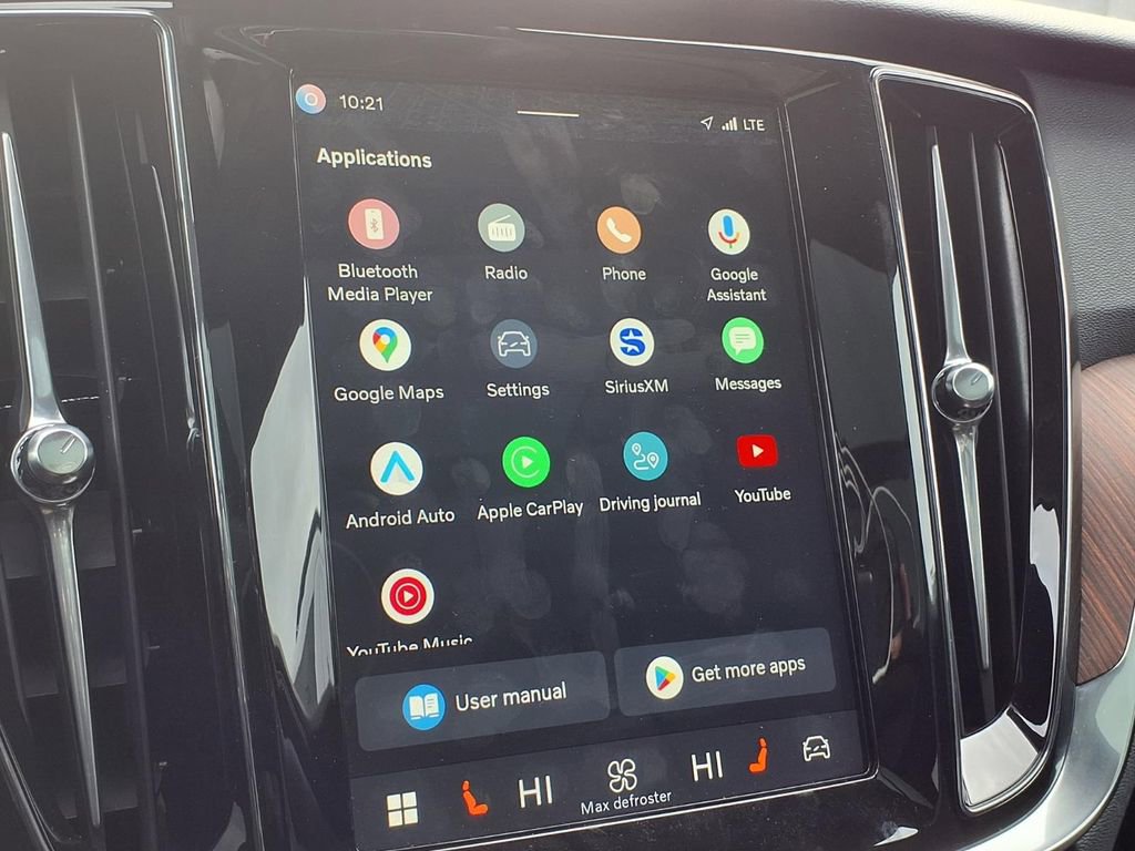 Used 2025 Volvo V60 B5 Cross Country Plus image 13