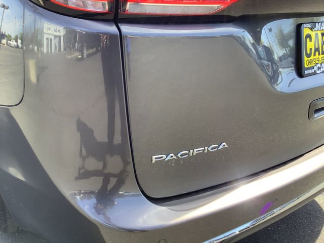 Used 2023 Chrysler Pacifica Touring-L image 41