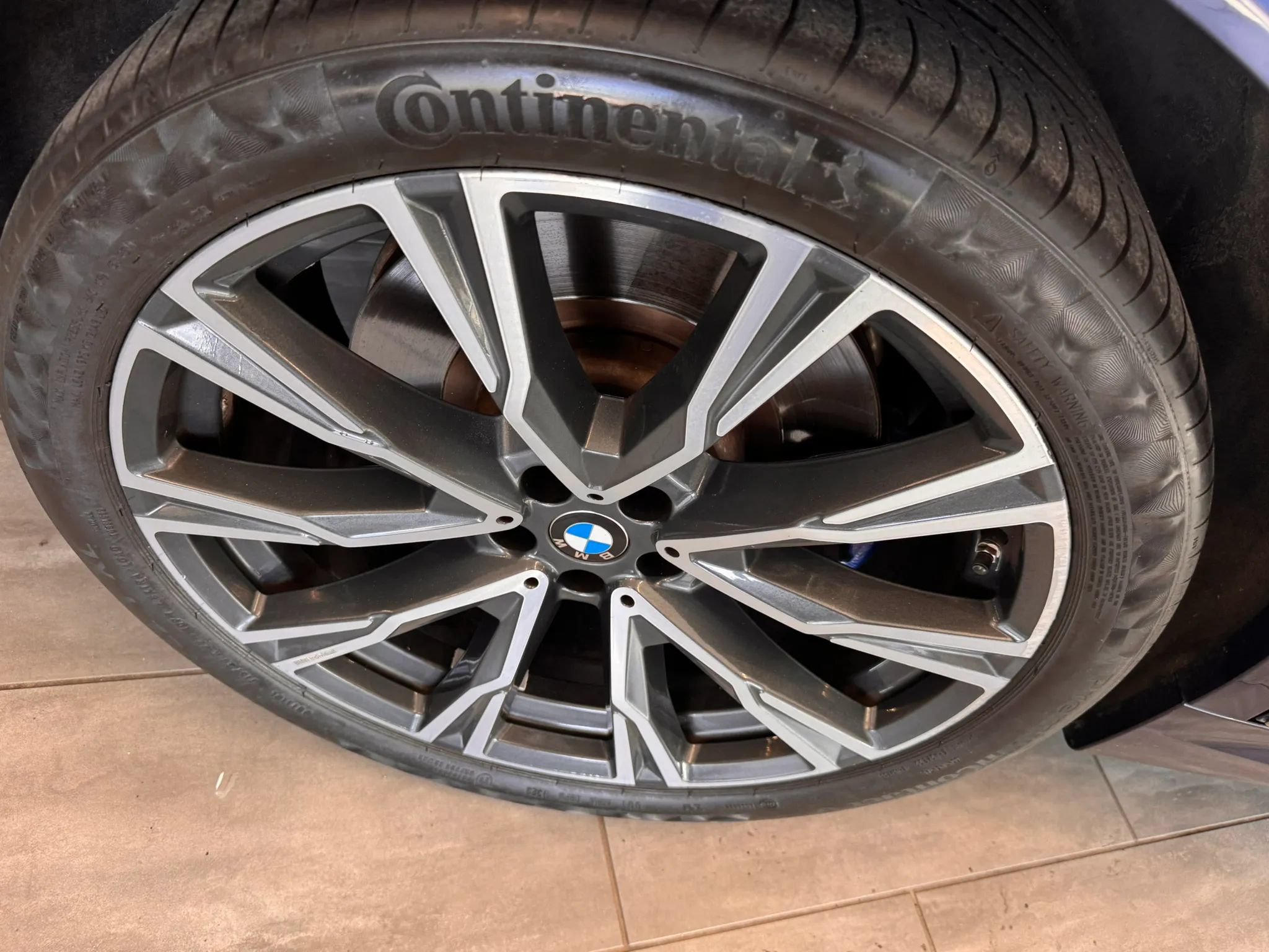 Used 2020 BMW X7 M50i w/ Dynamic Handling Package AWD/4WD image 15