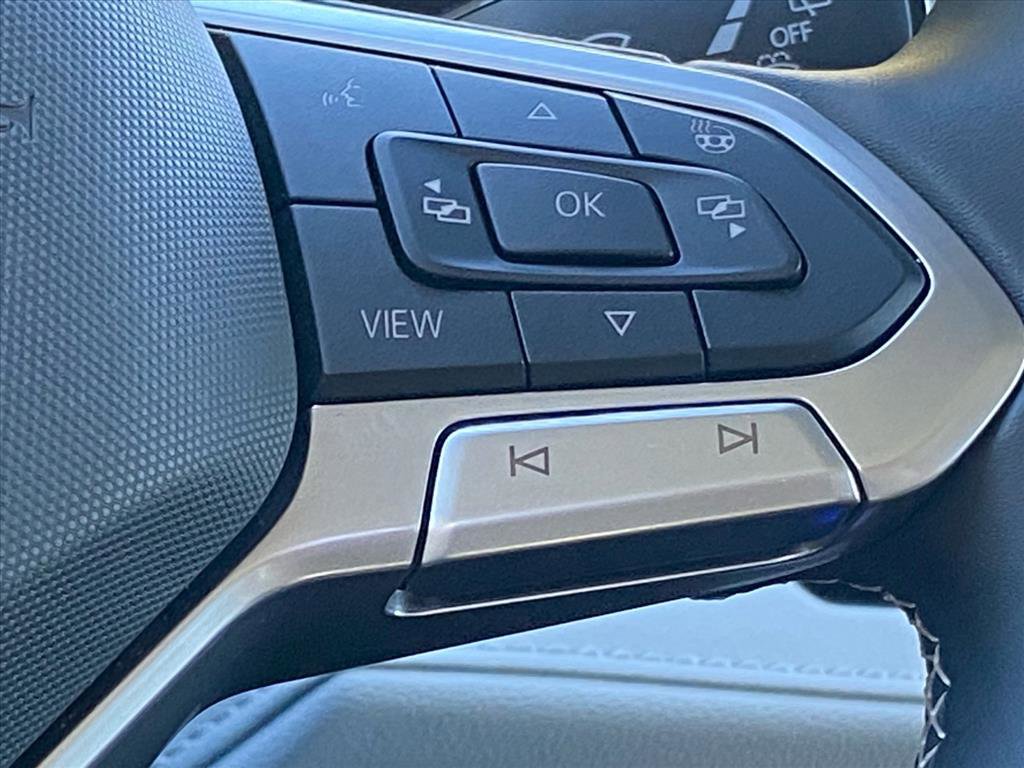 Used 2025 Volkswagen Taos SEL image 6