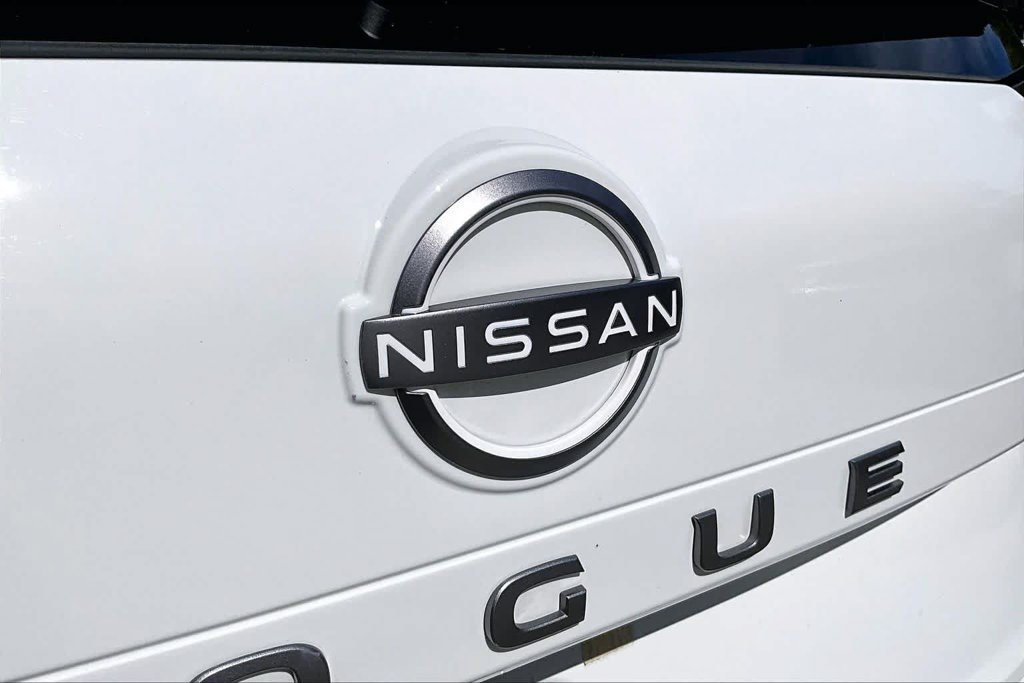 Used 2024 Nissan Rogue S FWD image 30