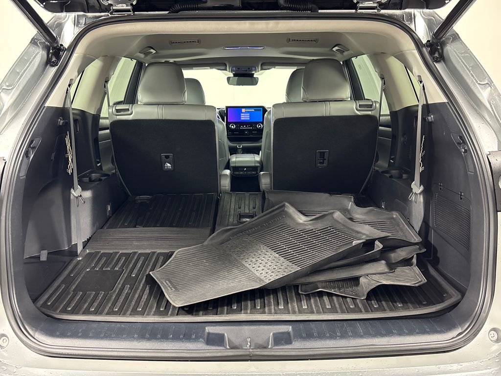 Used 2023 Toyota Highlander XLE image 33