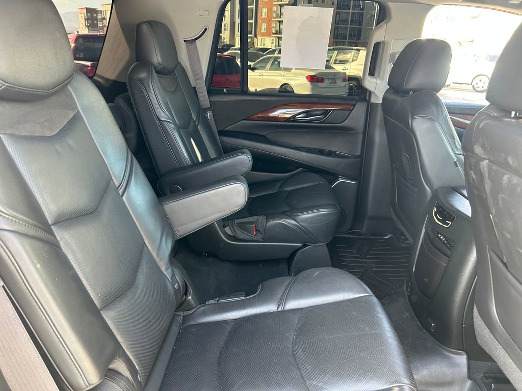 Used 2015 Cadillac Escalade Luxury AWD/4WD image 31