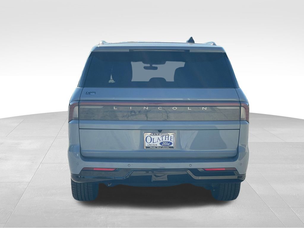 New 2025 Lincoln Navigator Reserve w/ Jet Appearance Package image 4