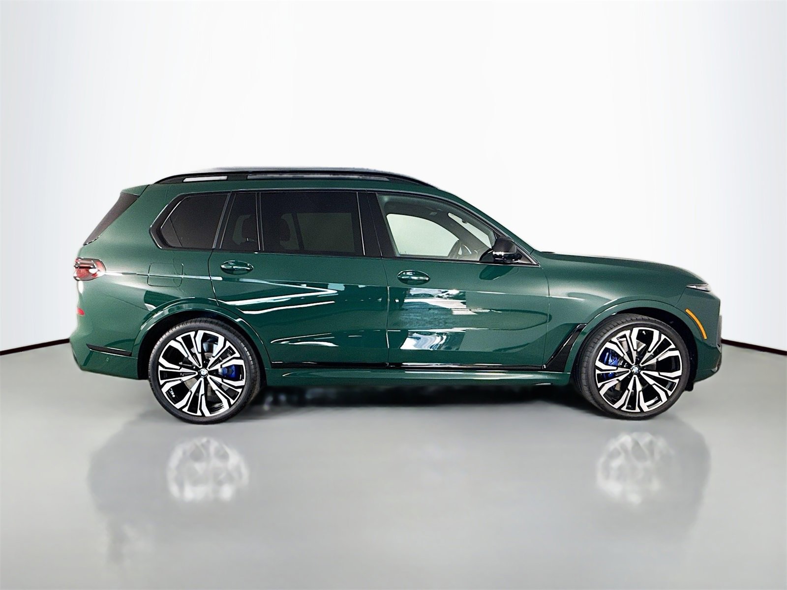 Used 2025 BMW X7 M60i image 8