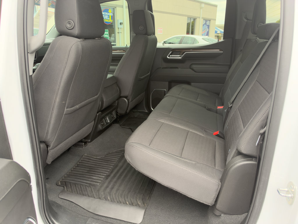 Used 2024 Chevrolet Silverado 1500 LT AWD/4WD image 15