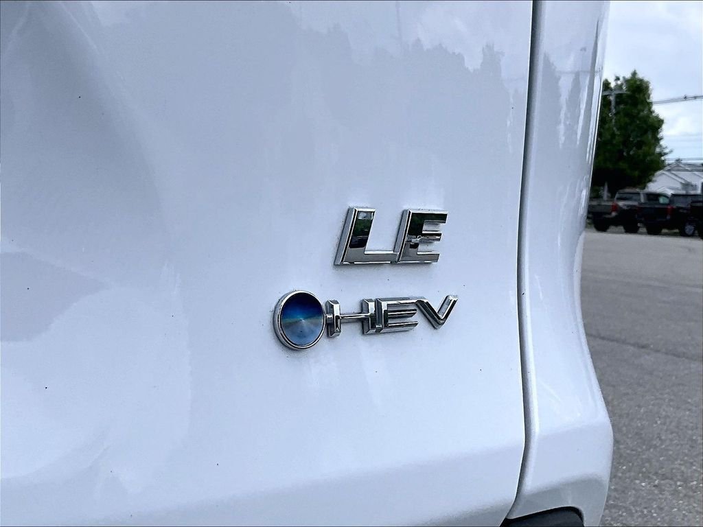 Used 2025 Toyota RAV4 LE AWD/4WD image 29