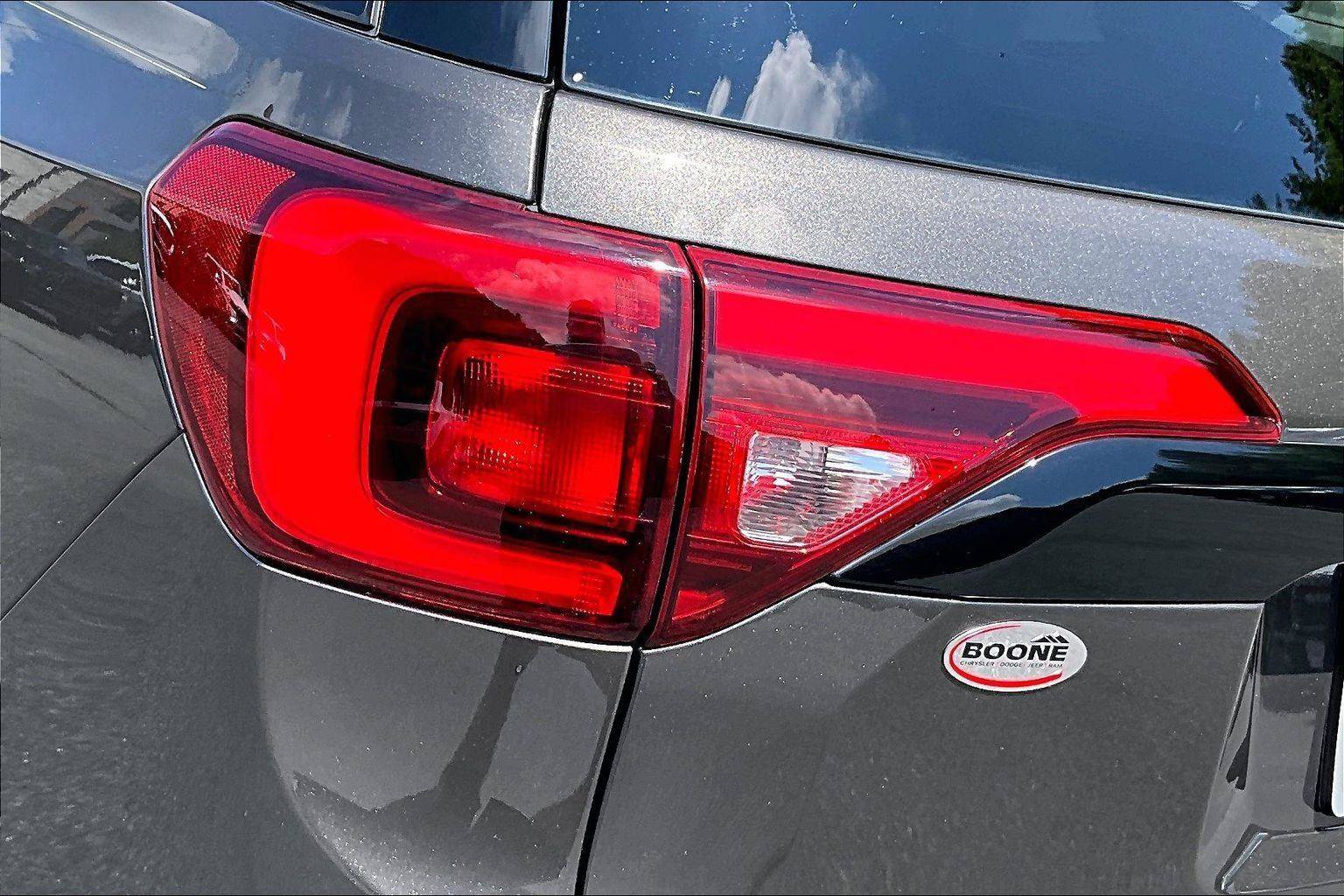 Used 2019 GMC Acadia SLT w/ Black Edition AWD/4WD image 31