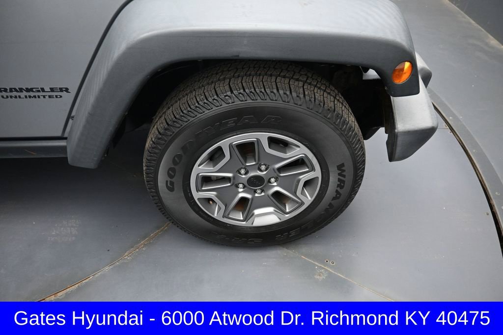 Used 2015 Jeep Wrangler Unlimited Rubicon w/ Max Tow Package AWD/4WD image 24