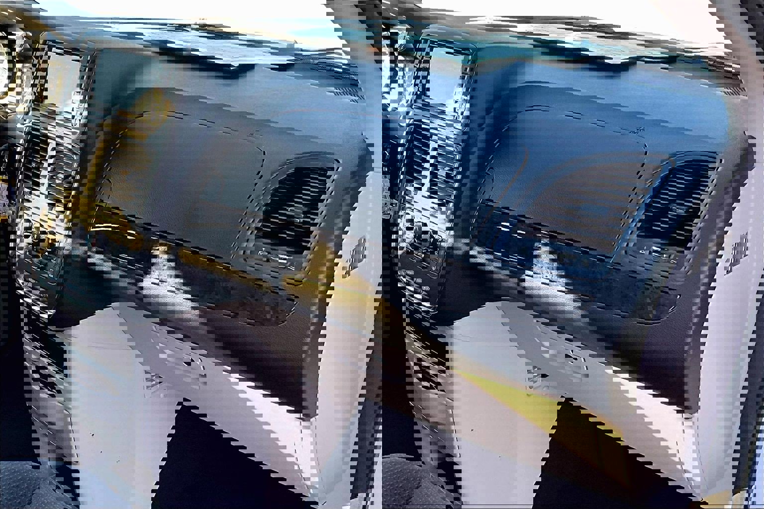 Used 2018 Dodge Grand Caravan SE w/ UConnect Hands-Free Group image 14