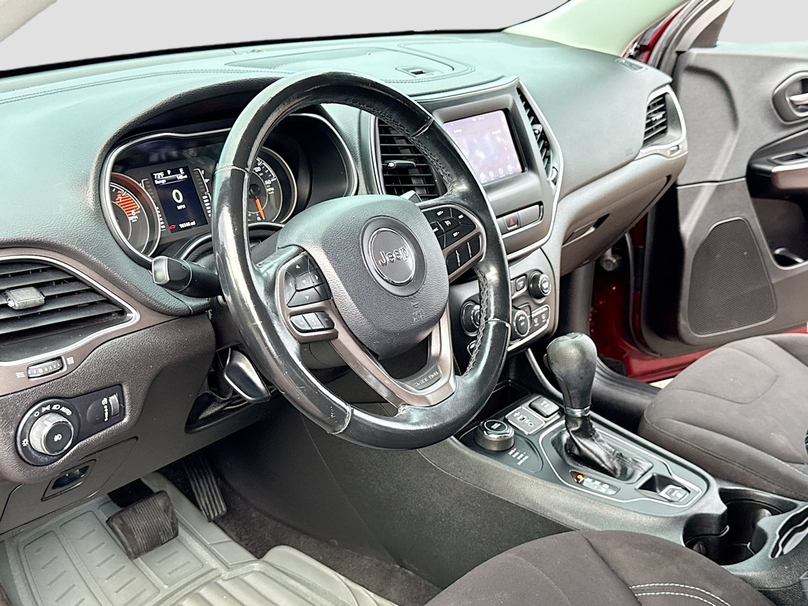 Used 2019 Jeep Cherokee Latitude w/ Cold Weather Group AWD/4WD image 4