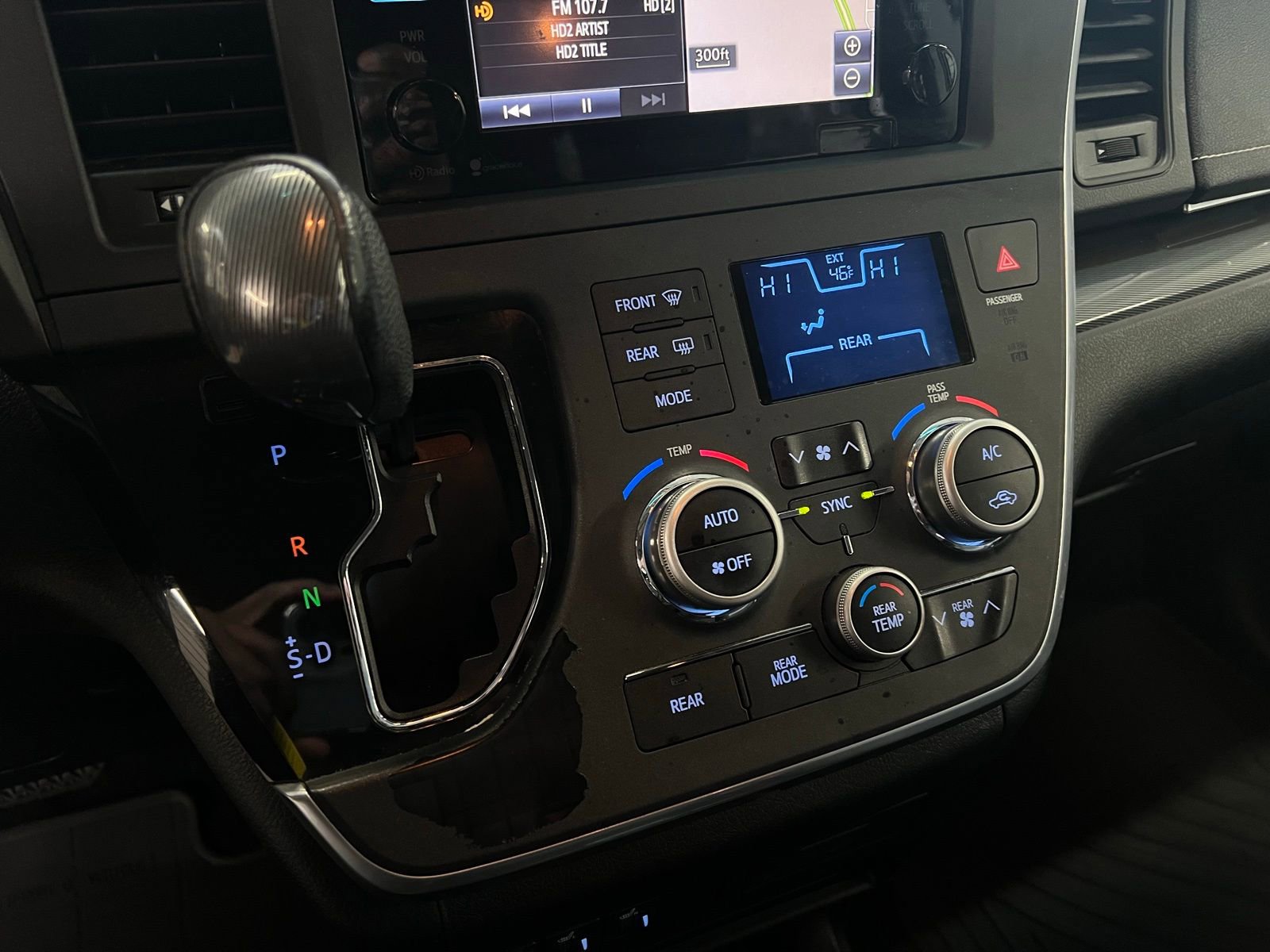 Used 2015 Toyota Sienna SE Premium image 14