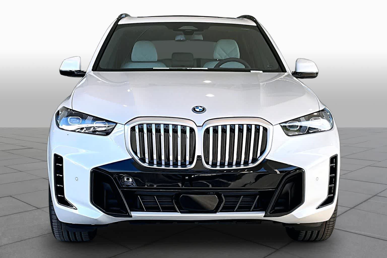 New 2026 BMW X5 xDrive50e w/ M Sport Package AWD/4WD image 3