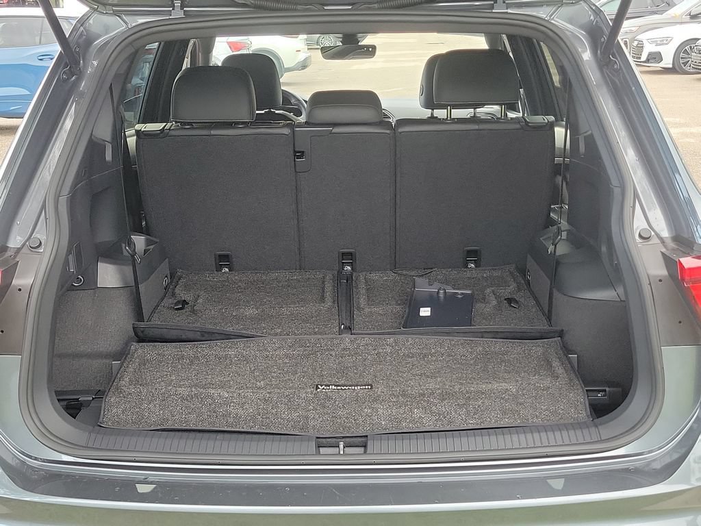 Certified 2023 Volkswagen Tiguan SE R-Line FWD image 14