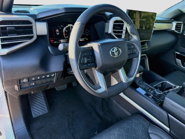 Used 2025 Toyota Tundra Limited AWD/4WD image 24