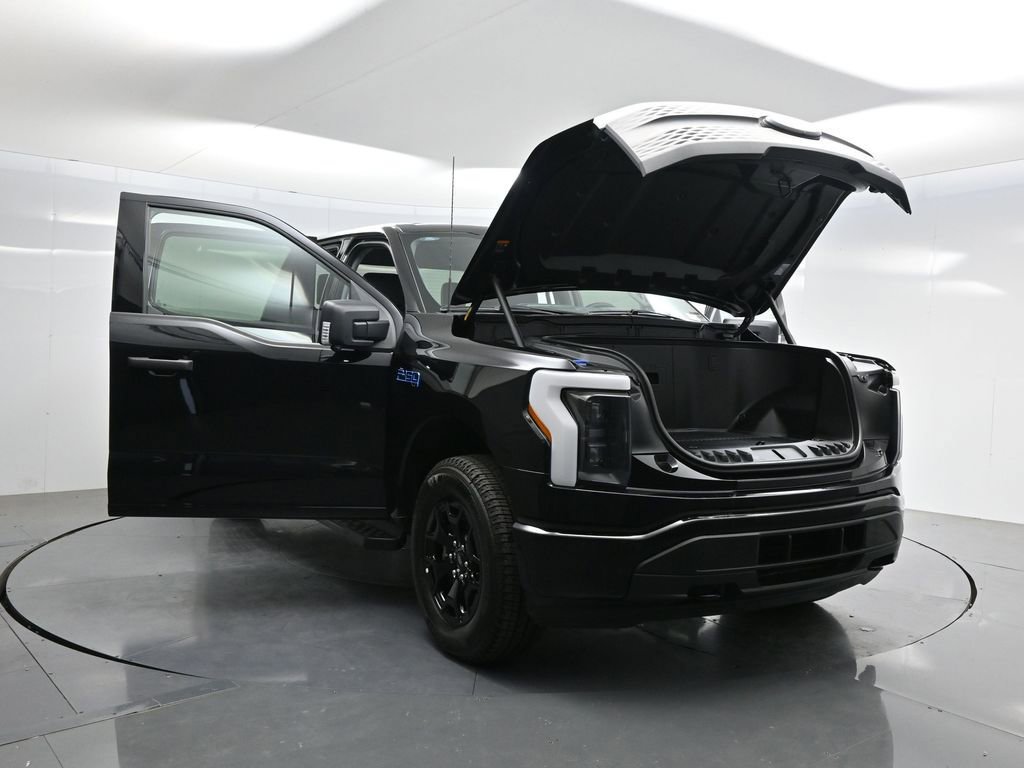 Used 2025 Ford F150 Lightning XLT image 35