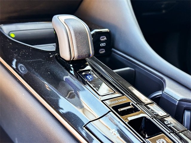 New 2025 Toyota Crown Signia XLE image 17