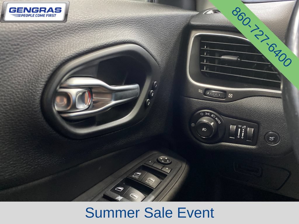 Used 2020 Jeep Cherokee Trailhawk AWD/4WD image 23