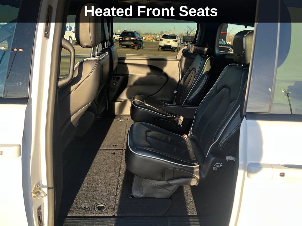 Used 2025 Chrysler Pacifica Limited image 24