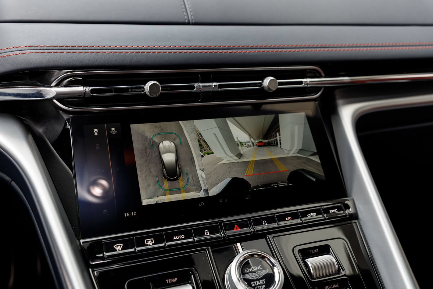 Used 2024 Aston Martin DB12 Coupe RWD image 38
