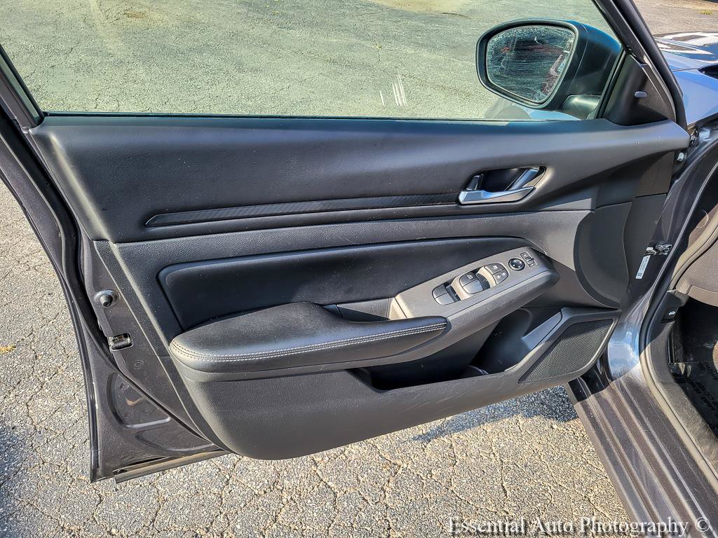 Used 2024 Nissan Altima 2.5 SV FWD image 25