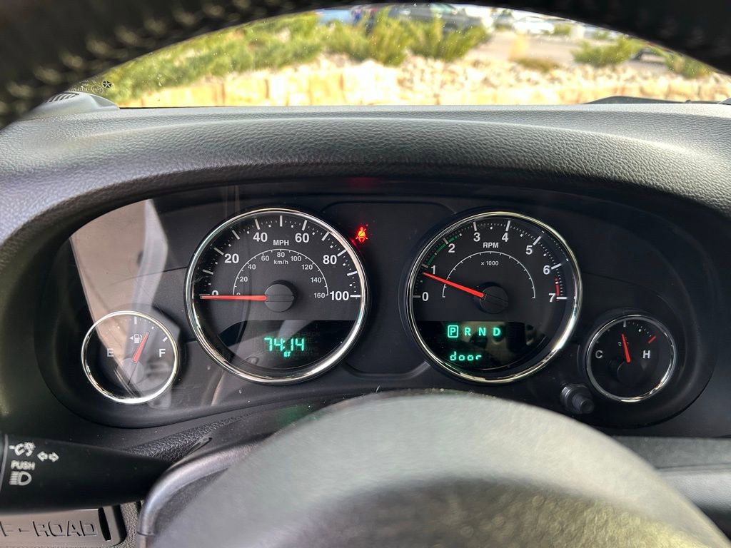 Used 2016 Jeep Wrangler Unlimited Rubicon image 13