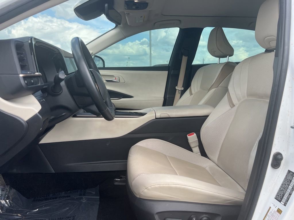 Used 2023 Toyota Crown Limited image 17