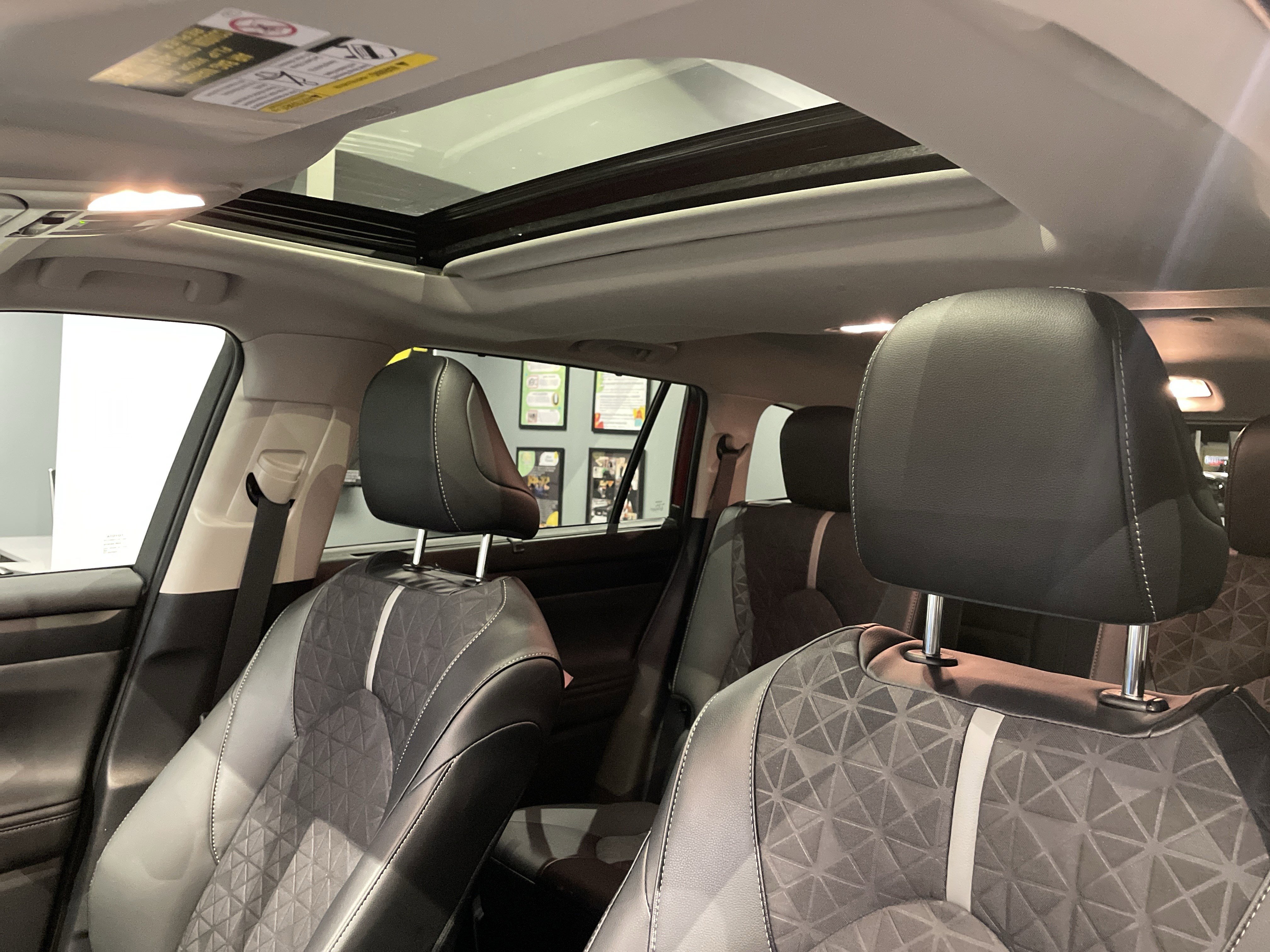 Used 2025 Toyota Highlander XLE image 30