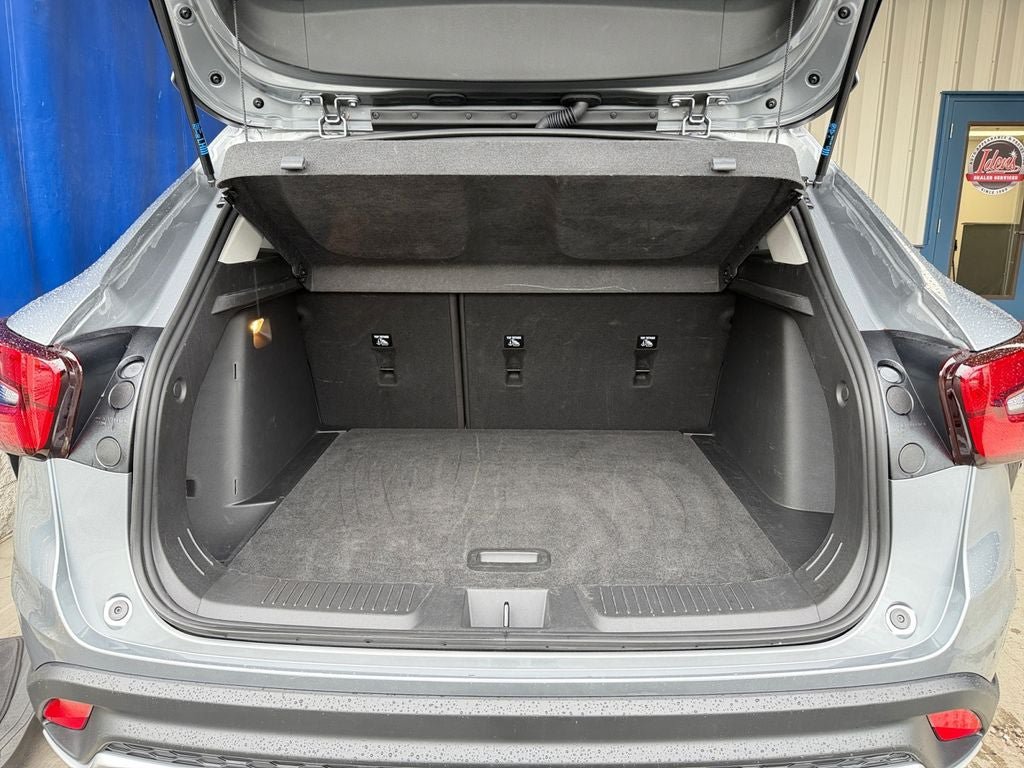 Used 2024 Chevrolet Trax LT w/ Sunroof Package FWD image 22