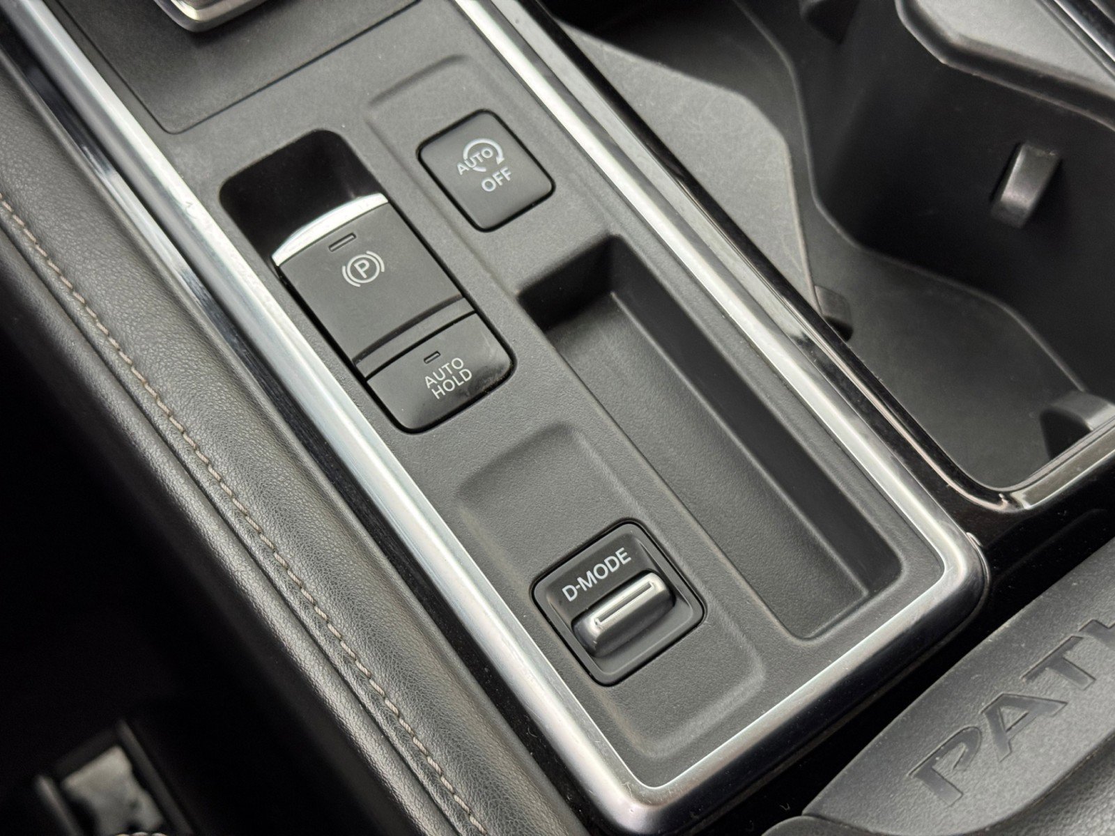 Used 2022 Nissan Pathfinder SL w/ Lighting Package (N92) image 30