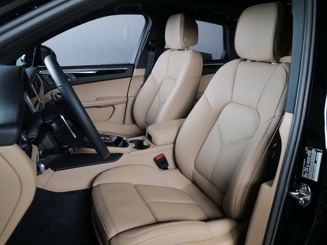 Certified 2026 Porsche Macan AWD/4WD image 5