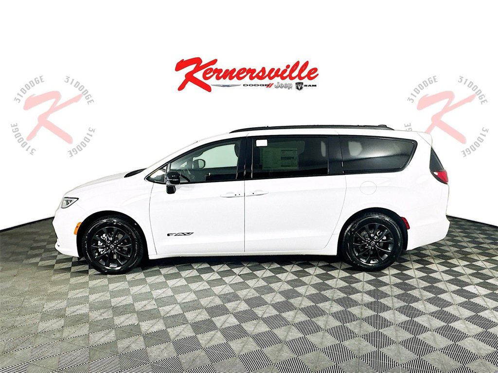 New 2025 Chrysler Pacifica Select w/ Uconnect Theater Family Group image 4