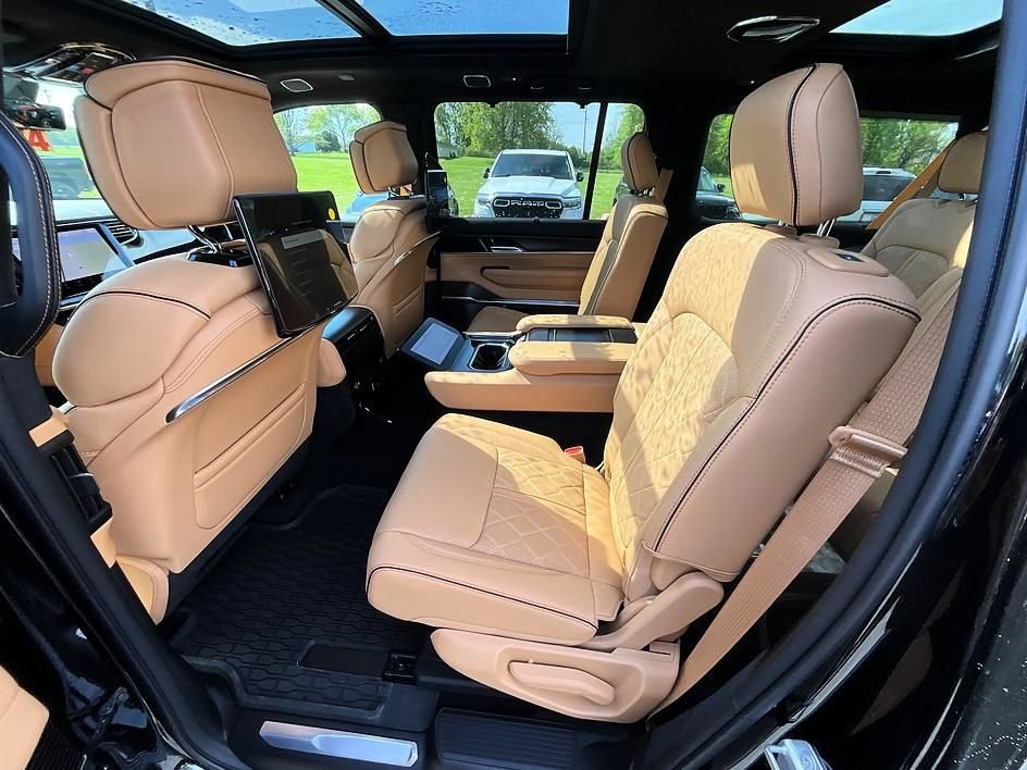 New 2026 Jeep Grand Wagoneer L Summit AWD/4WD image 37