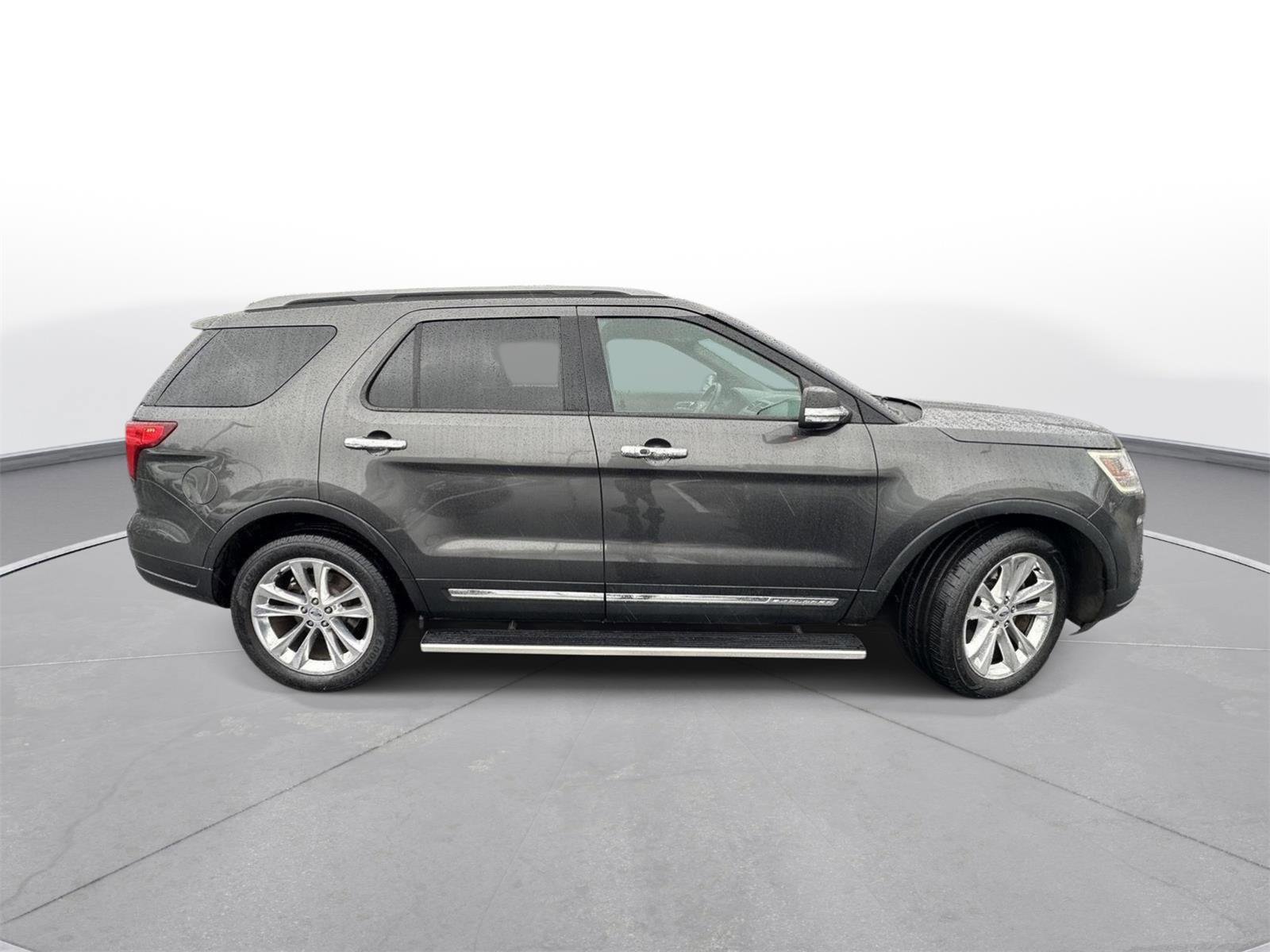 Used 2019 Ford Explorer XLT w/ Equipment Group 201A image 5