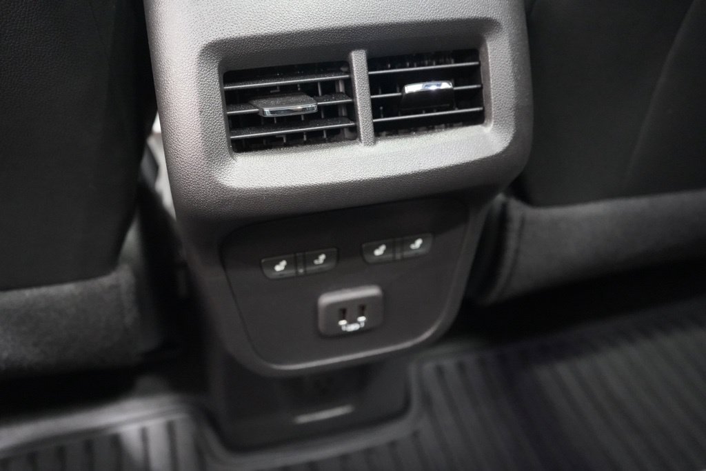 Used 2023 Chevrolet Equinox Premier FWD image 36