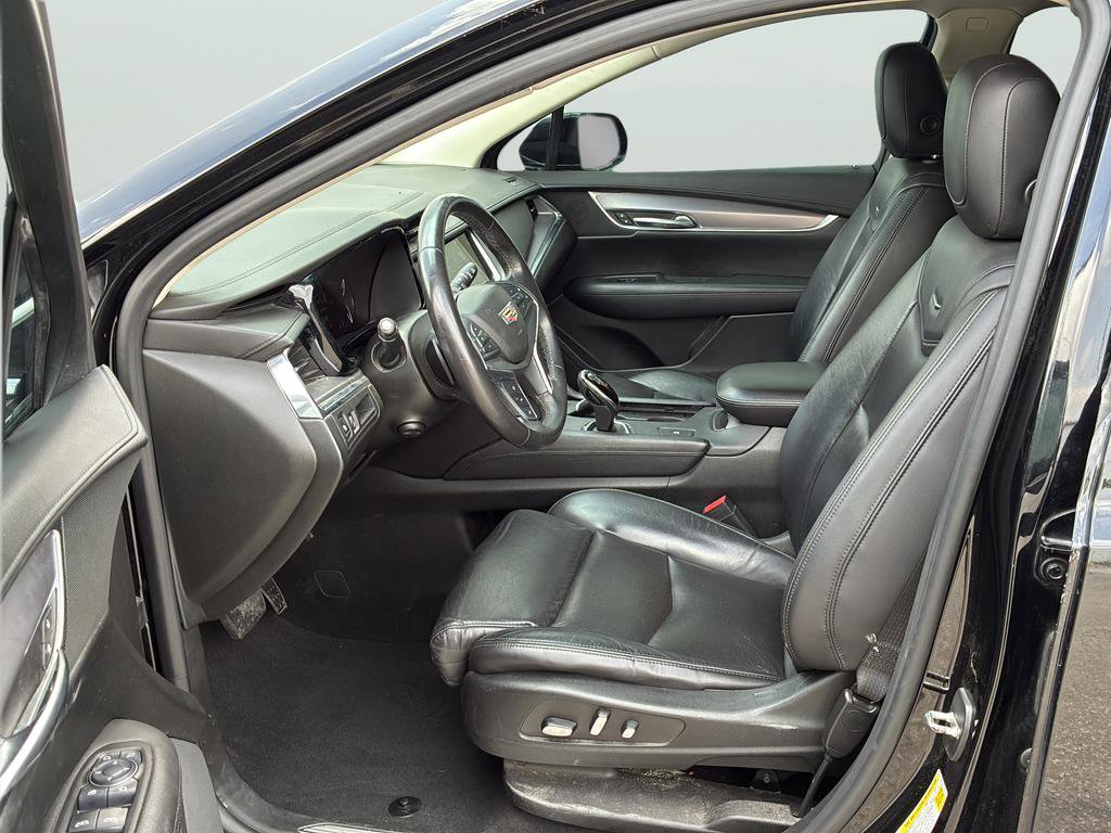 Used 2017 Cadillac XT5 Luxury w/ Driver Awareness Package FWD image 22