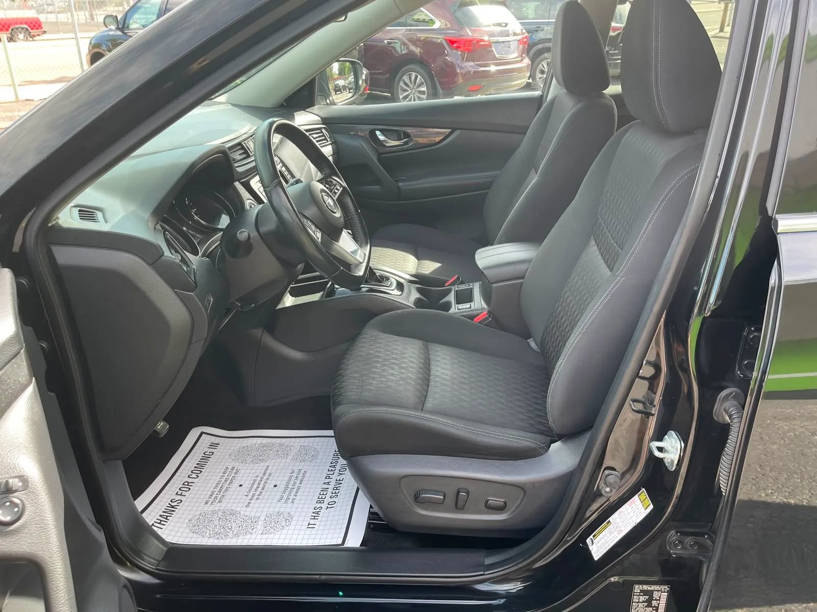 Used 2018 Nissan Rogue SV AWD/4WD image 9