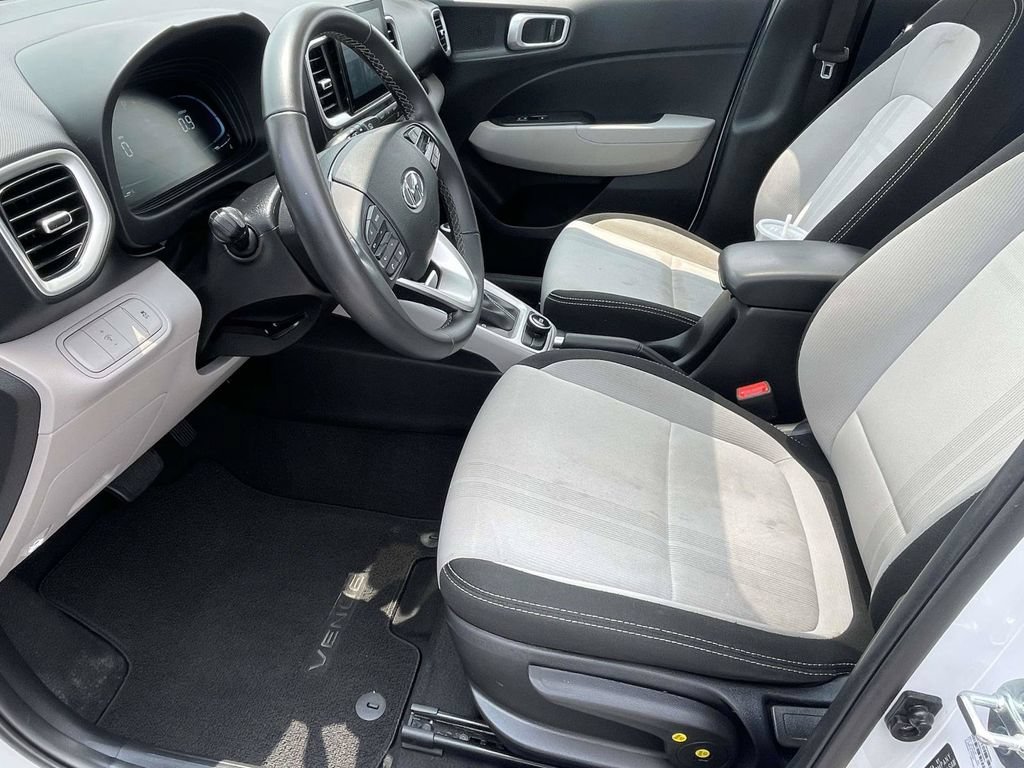 Certified 2025 Hyundai Venue SEL FWD image 12
