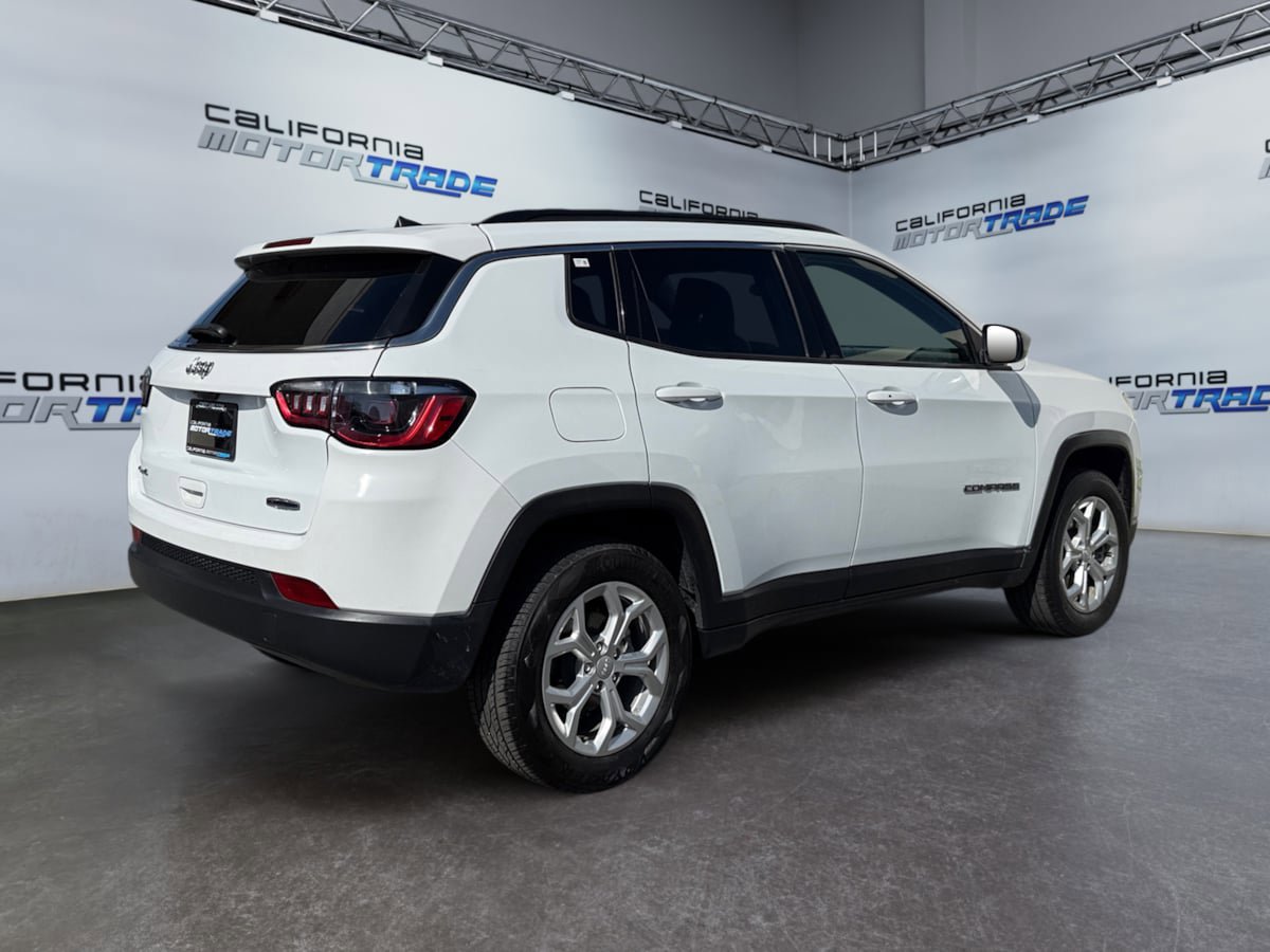 Used 2024 Jeep Compass Latitude image 5